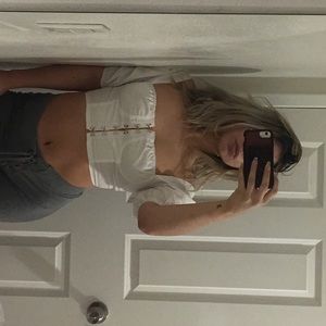 White puff/ off shoulder crop top